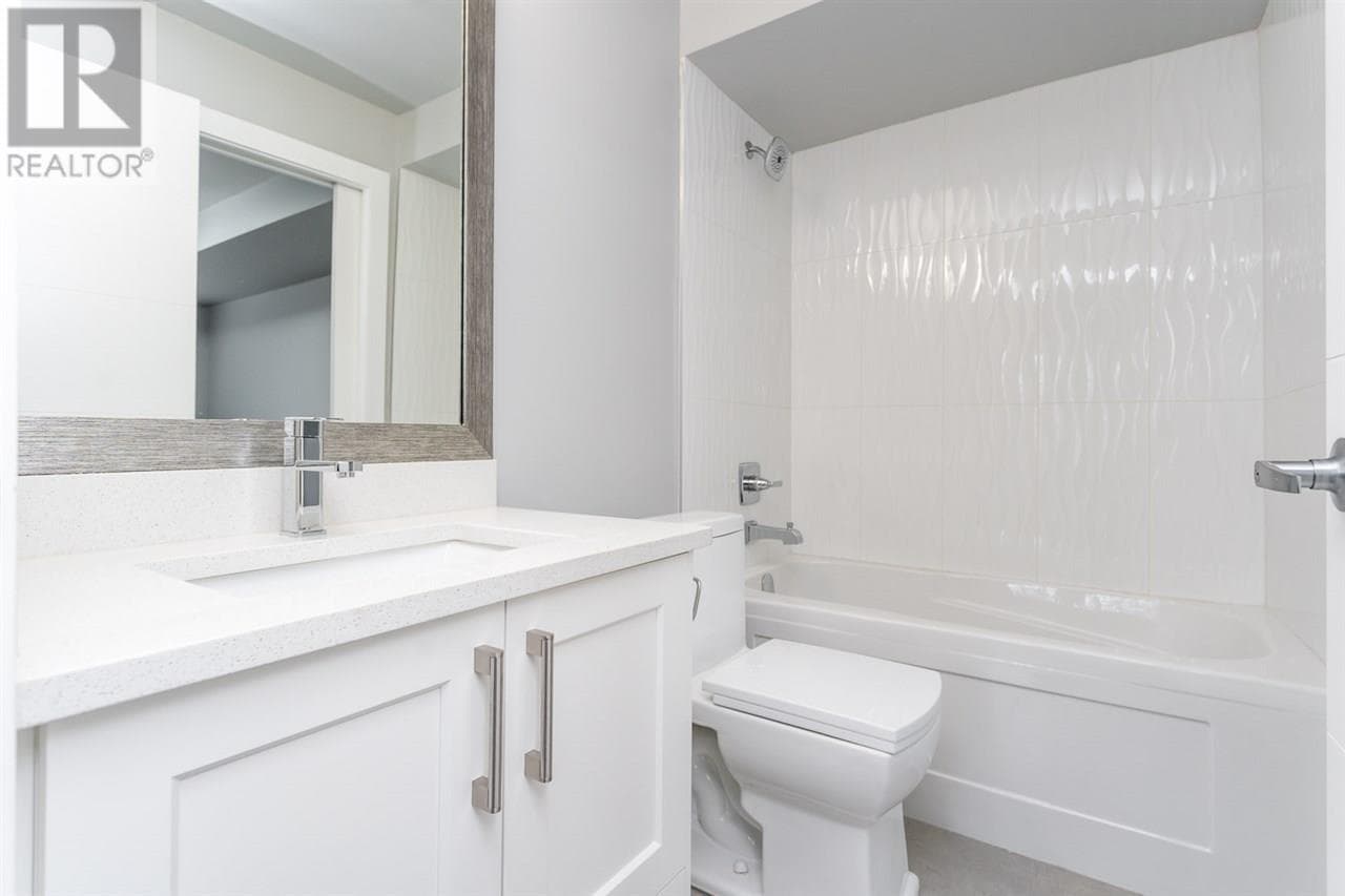 305 1990 WESTMINSTER AVENUE, Greater Vancouver