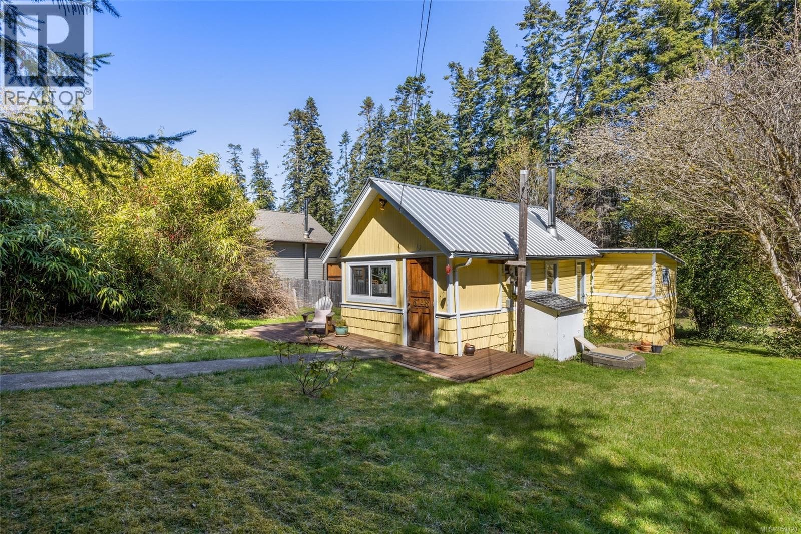 6148 ALDERGROVE DRIVE, Vancouver Island — photo 2