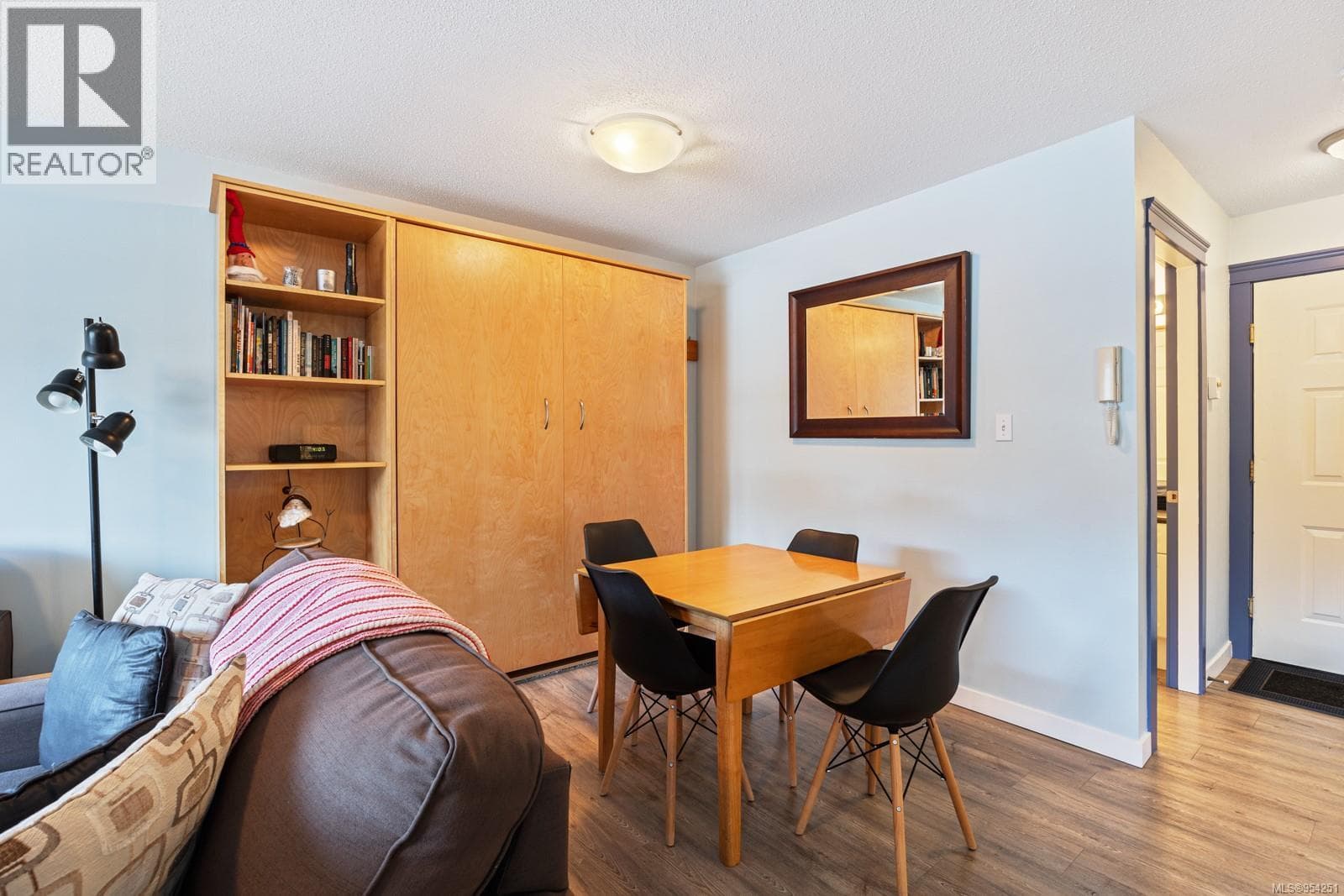 305 1105 HENRY ROAD — photo 5