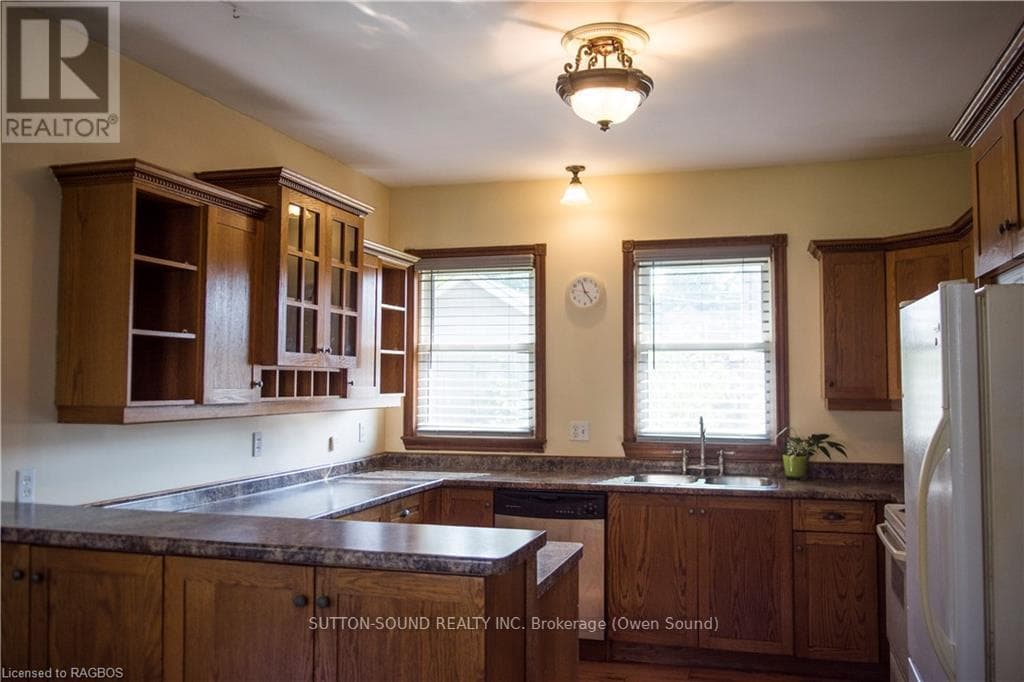 8 ELIZABETH DRIVE, OnePoint — photo 4