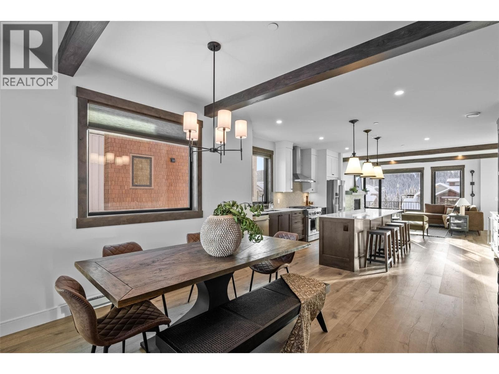7000 MCGILLIVRAY LAKE Drive Unit# 8, Interior REALTORS® — photo 4