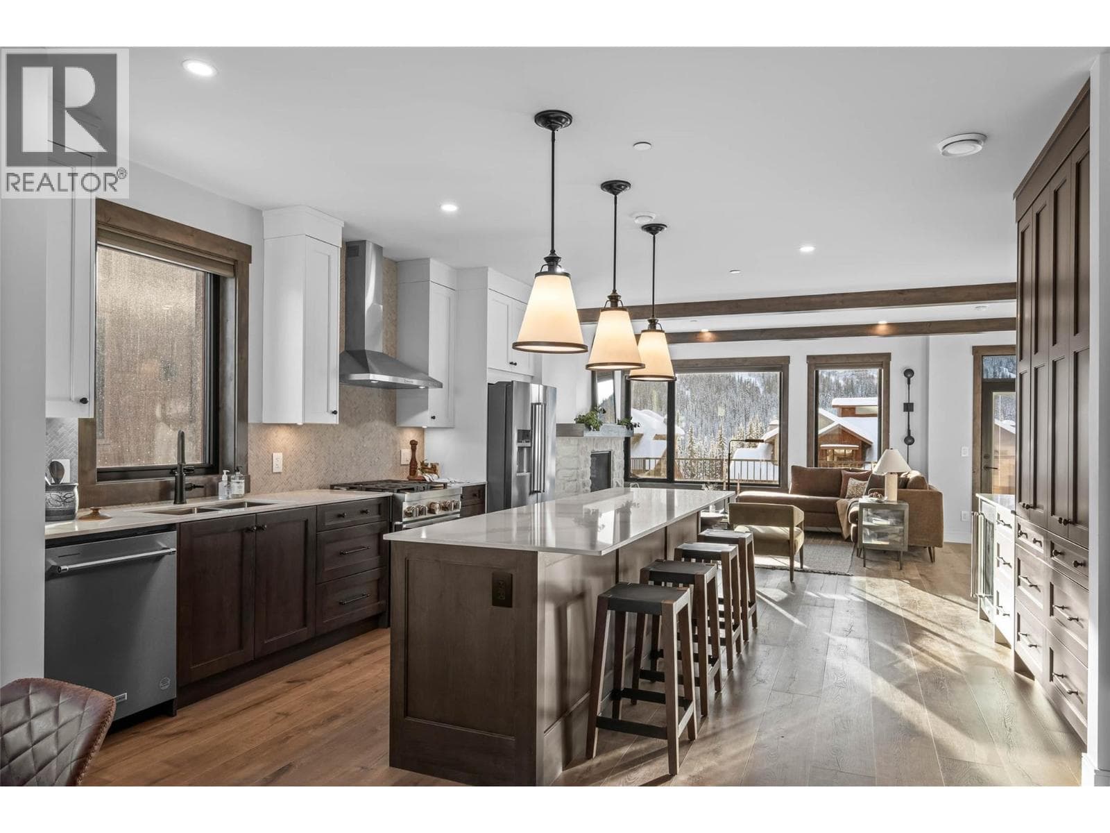 7000 MCGILLIVRAY LAKE Drive Unit# 8, Interior REALTORS® — photo 5