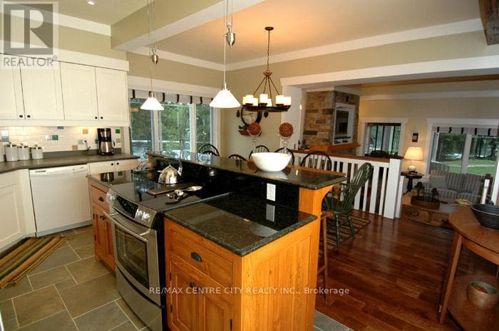 VILLA16 - 1020 BIRCH GLEN ROAD in 