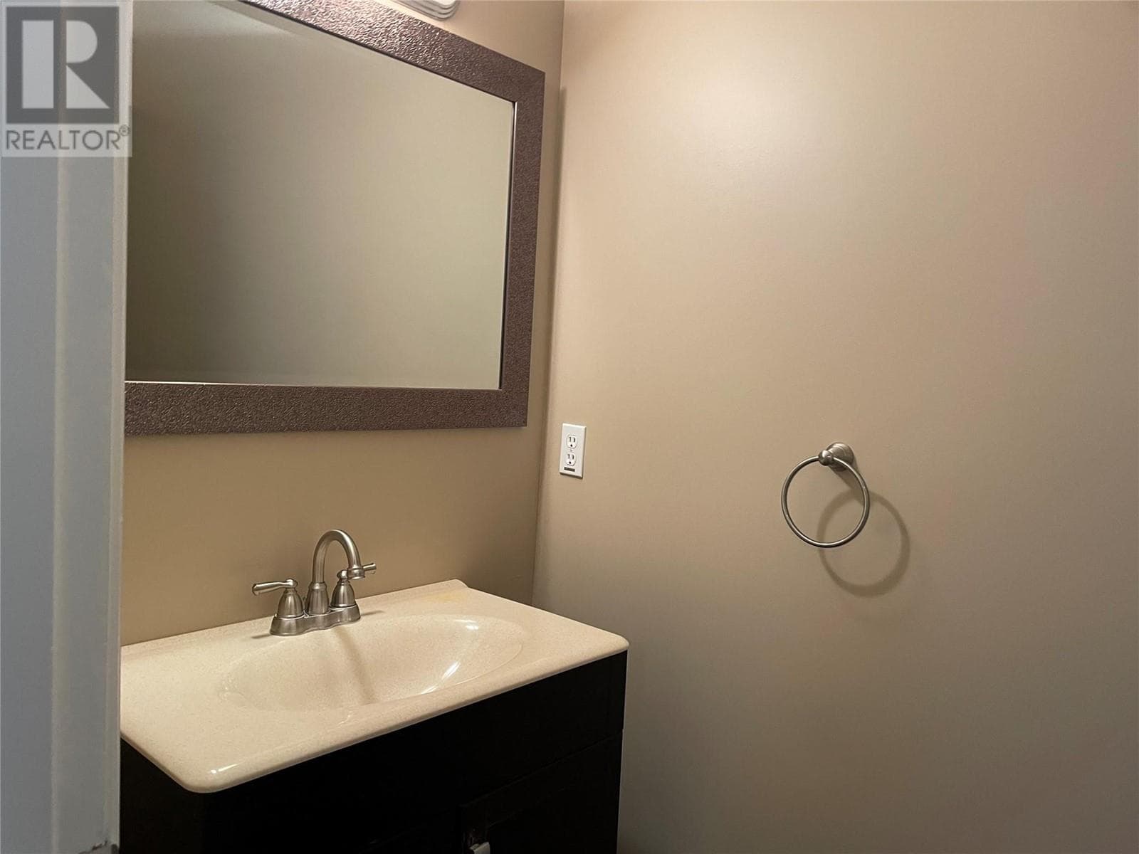 3202 32 STREET, Interior REALTORS® — photo 4