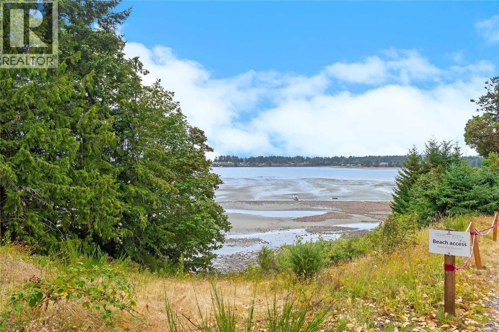 106 1175 RESORT DRIVE, Vancouver Island — photo 4