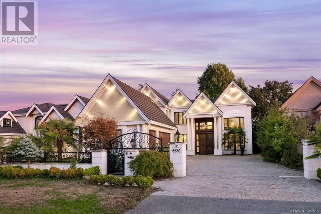 6680 MAPLE ROAD in Blundell