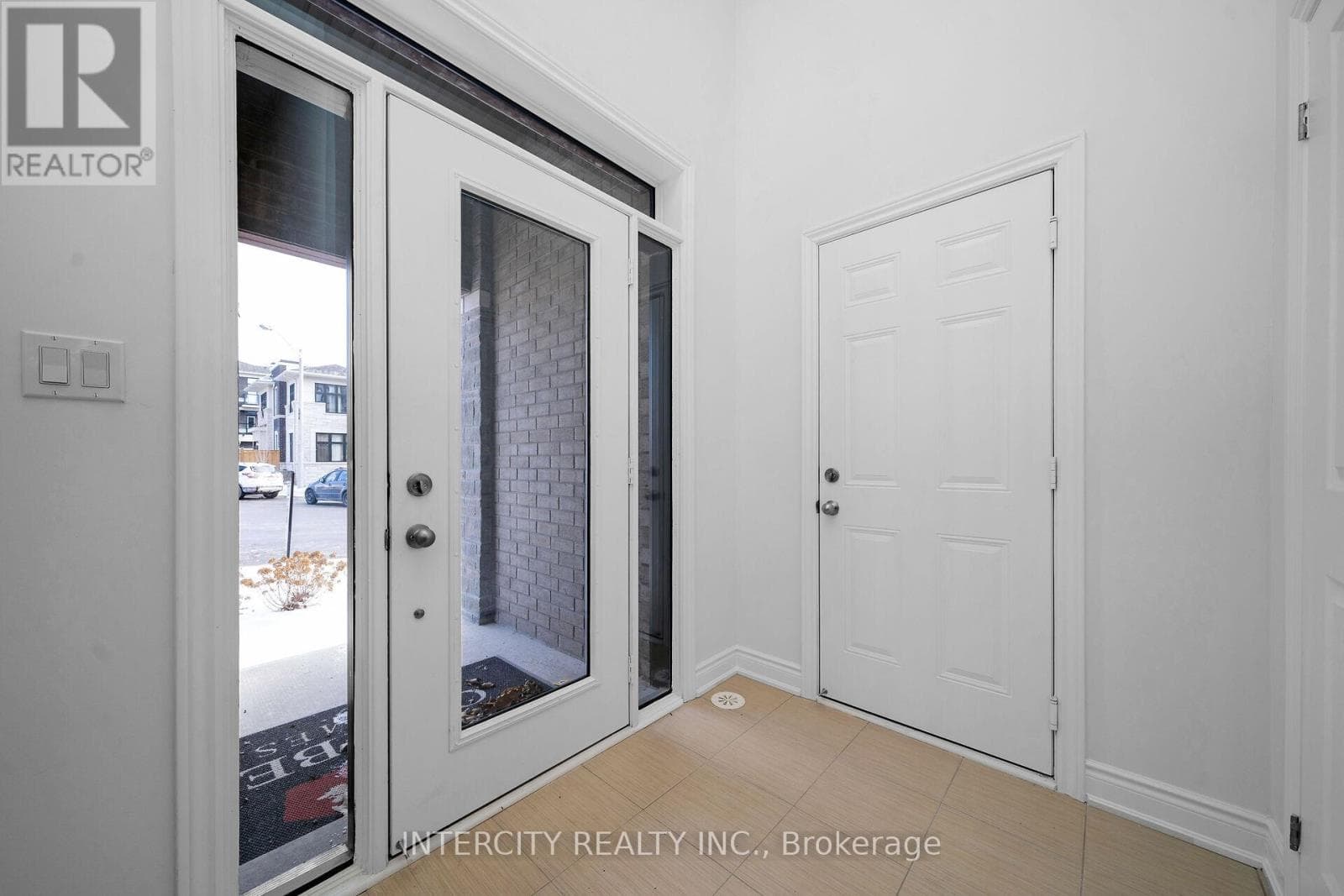 20 TARMOLA PARK COURT, Toronto — photo 3