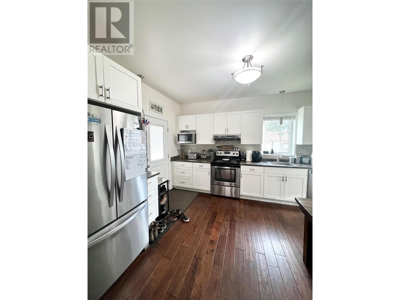 1902 NICOLA AVENUE, Interior REALTORS® — photo 5