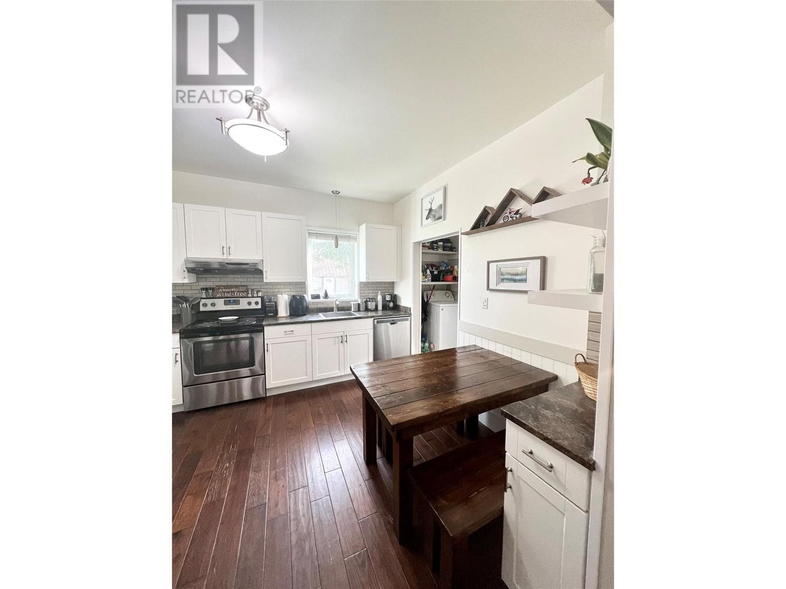 1902 NICOLA AVENUE, Interior REALTORS® — photo 4