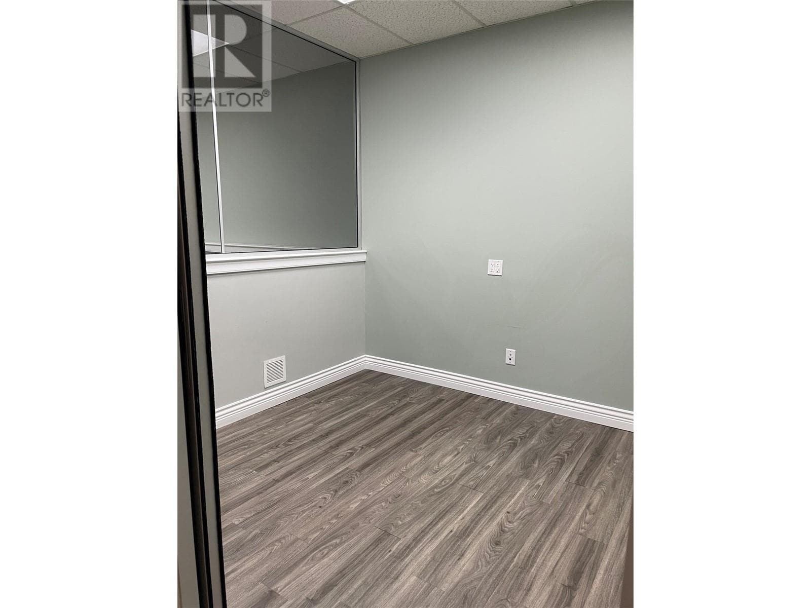 3309 31 Avenue Unit# A, Interior REALTORS® — photo 3