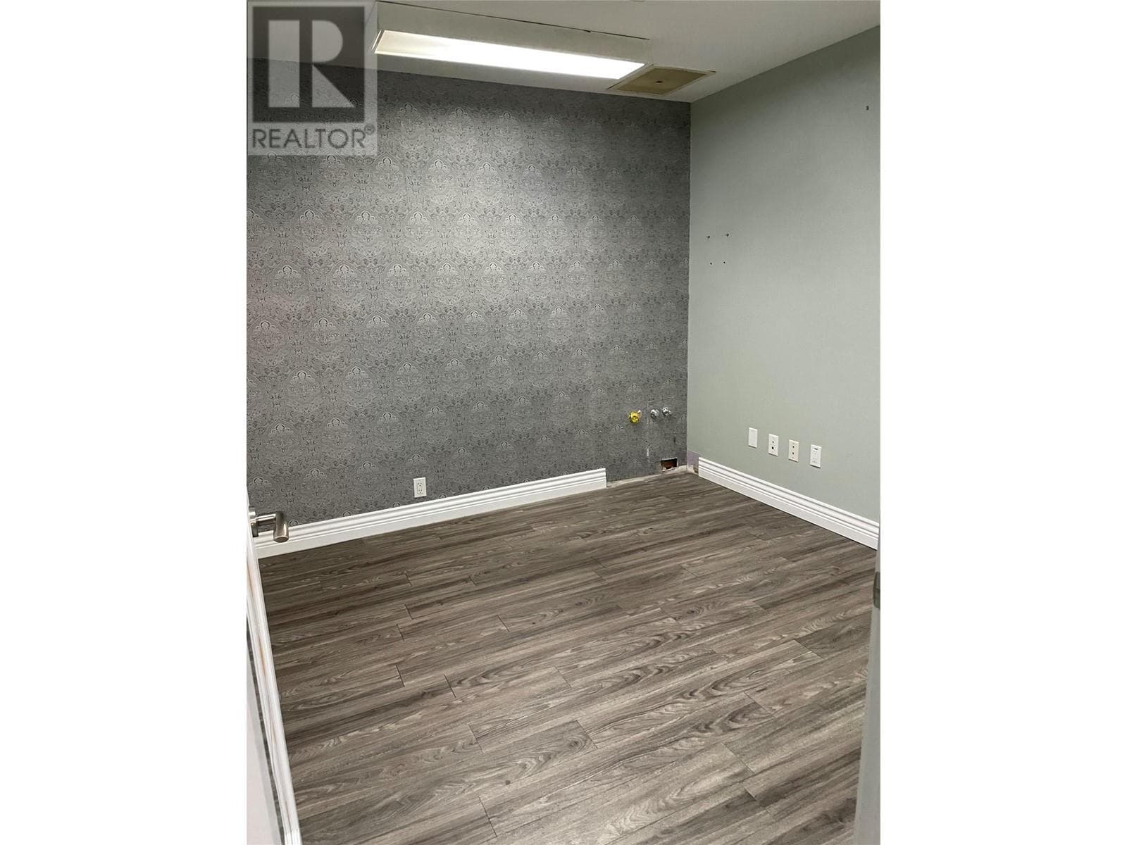 3309 31 Avenue Unit# A, Interior REALTORS® — photo 2