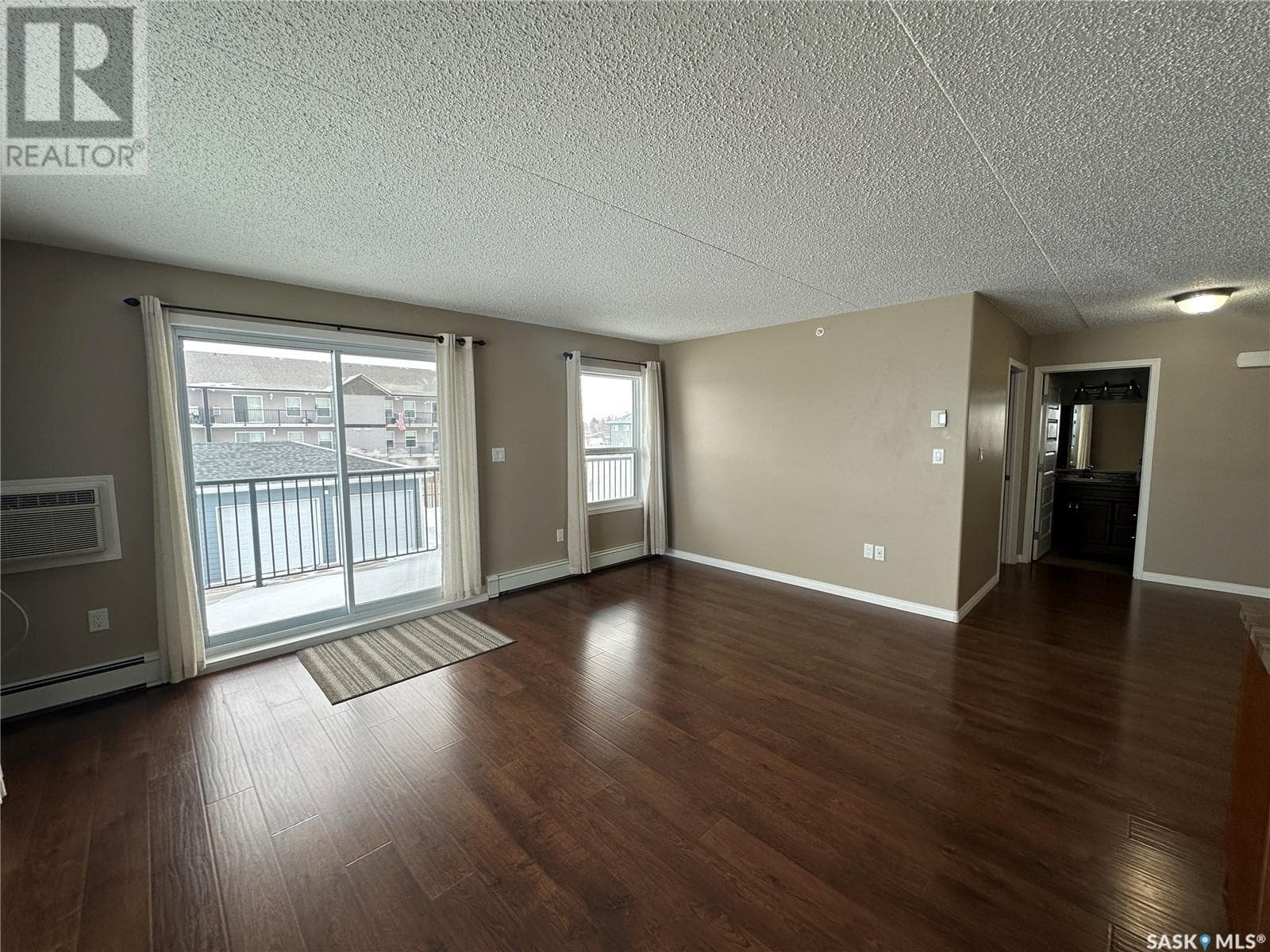 208 825 5TH STREET NORTHEAST — photo 3