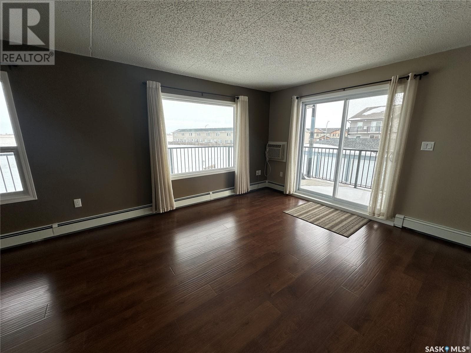 208 825 5TH STREET NORTHEAST — photo 4