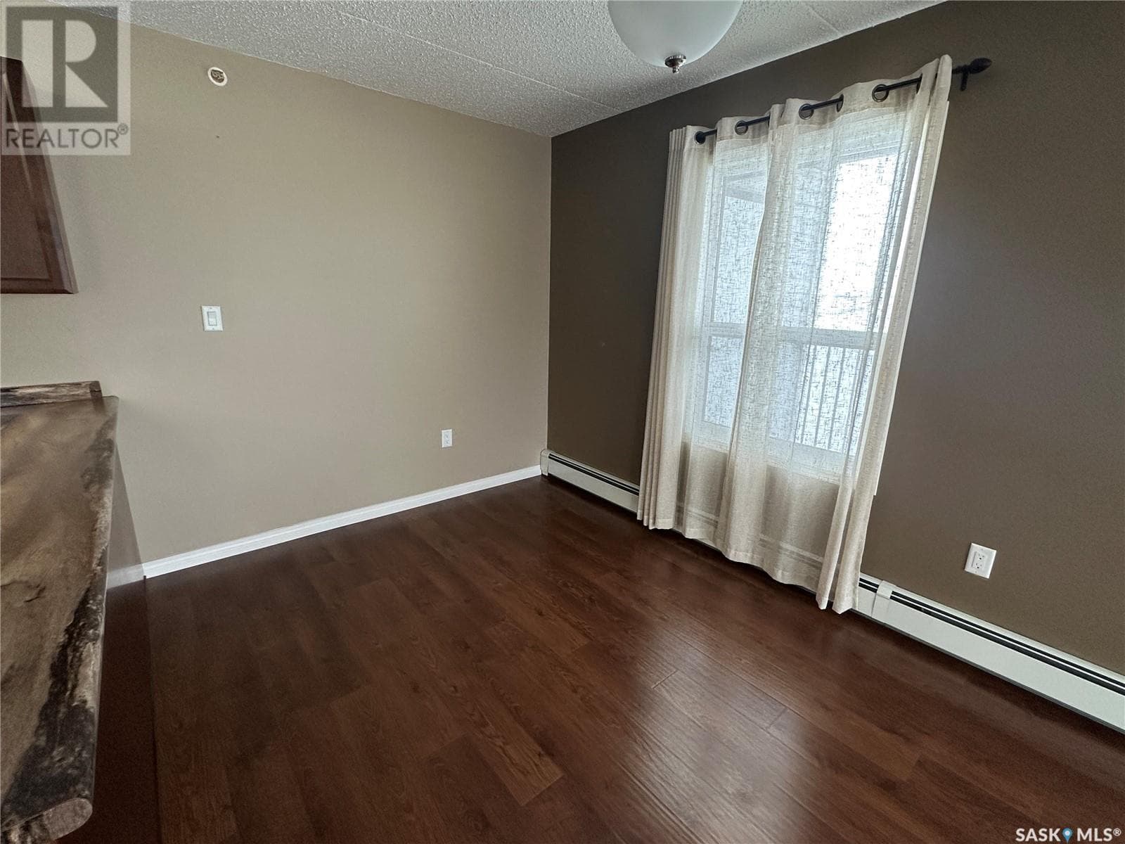 208 825 5TH STREET NORTHEAST — photo 5