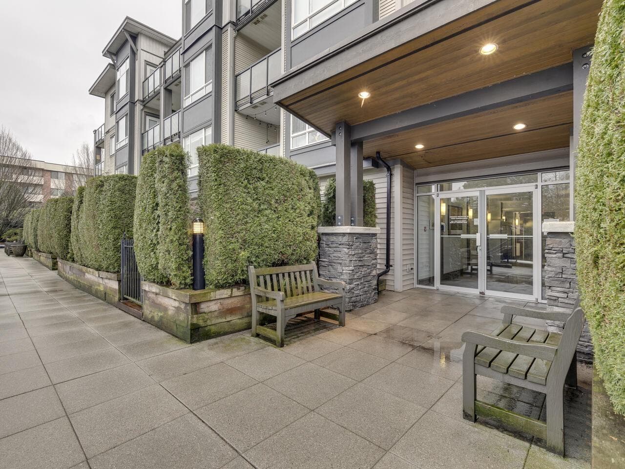 404 2943 NELSON PLAZA, Fraser Valley