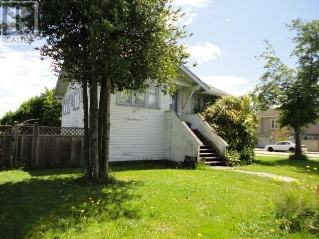 7506 19TH AVENUE, Greater Vancouver — photo 2