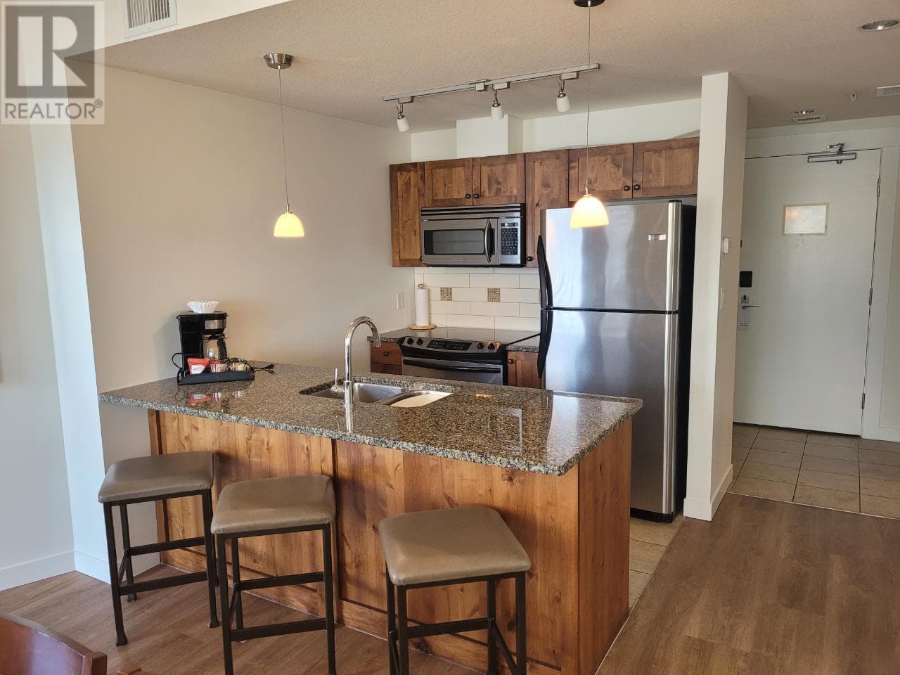 4200 LAKESHORE Drive Unit# 116, Interior REALTORS® — photo 3