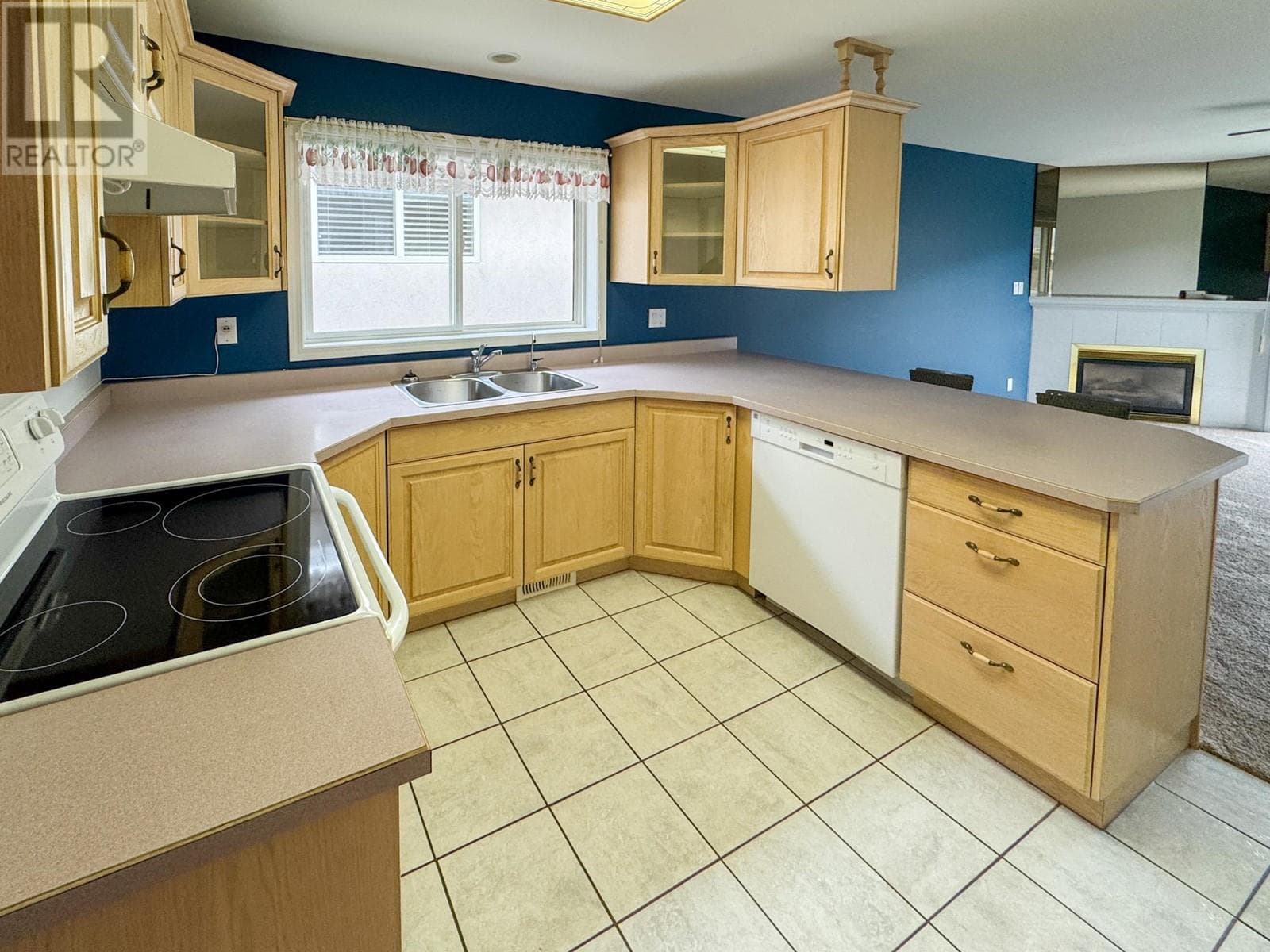 2 ROYAL ANN COURT UNIT 4, Interior REALTORS® — photo 5