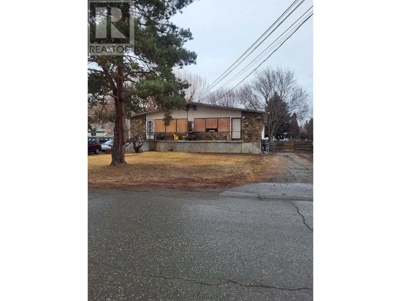 3336 - 3338 Overlander Drive, Interior REALTORS® — photo 3
