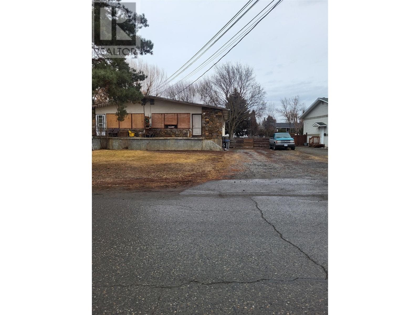 3336 - 3338 Overlander Drive, Interior REALTORS® — photo 4