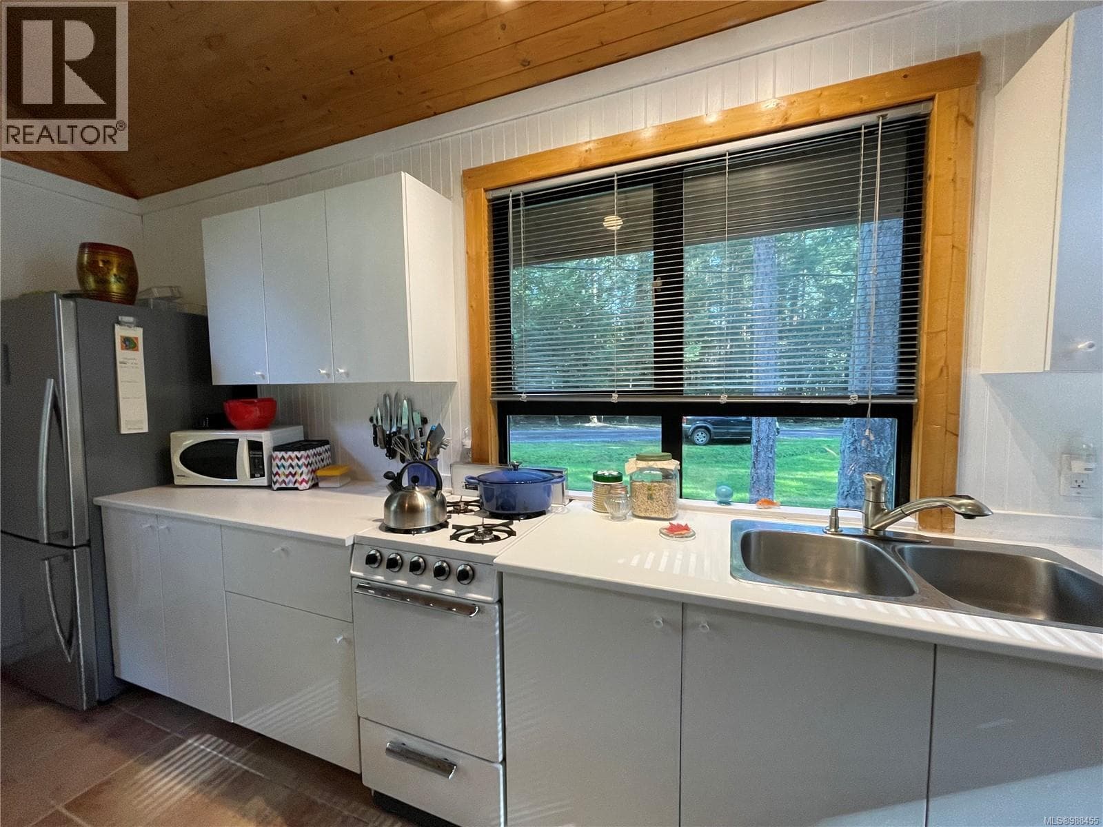 685 WEATHERS WAY, Vancouver Island — photo 2