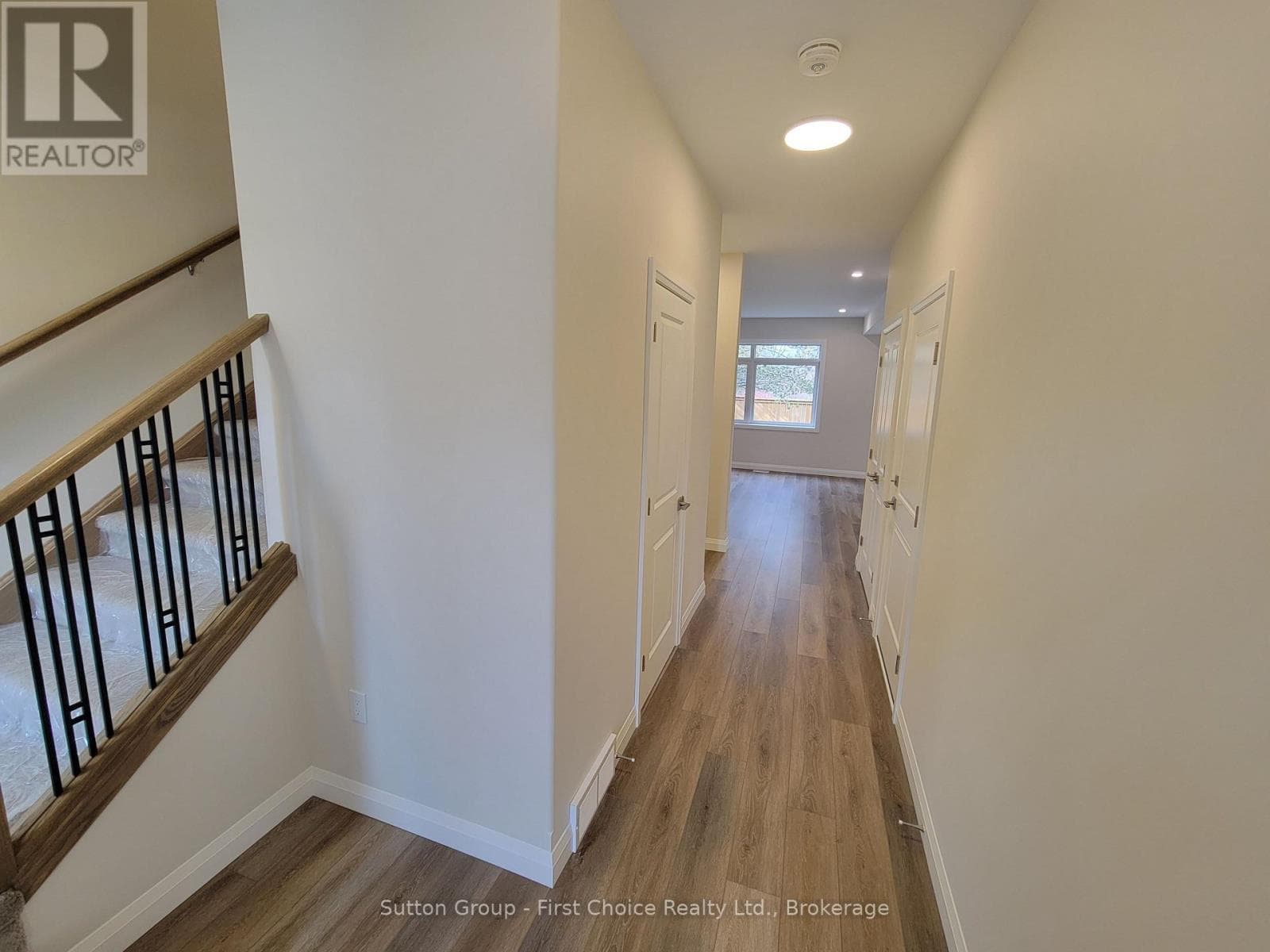 549 ALBERT STREET, OnePoint — photo 3