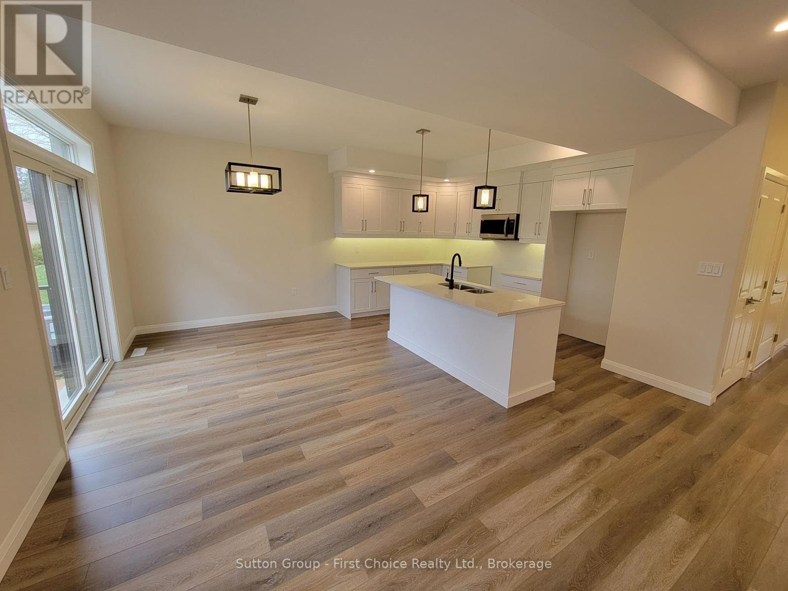 549 ALBERT STREET, OnePoint — photo 4