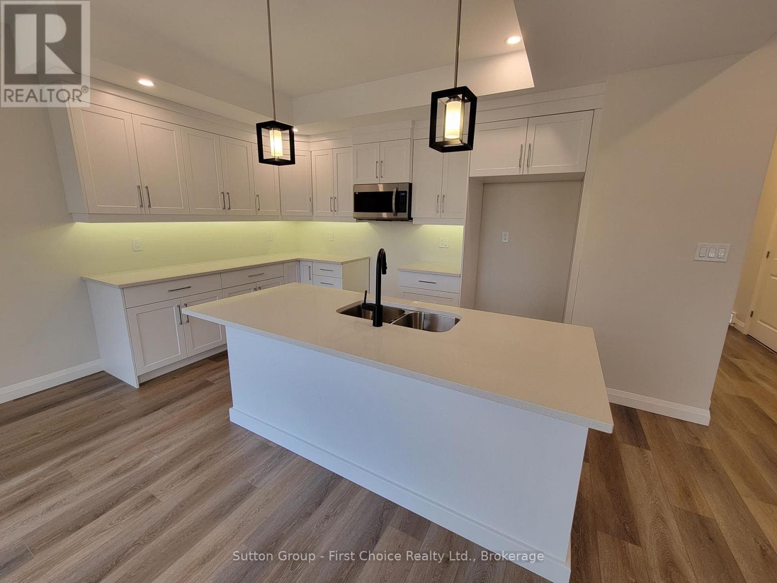 549 ALBERT STREET, OnePoint — photo 5