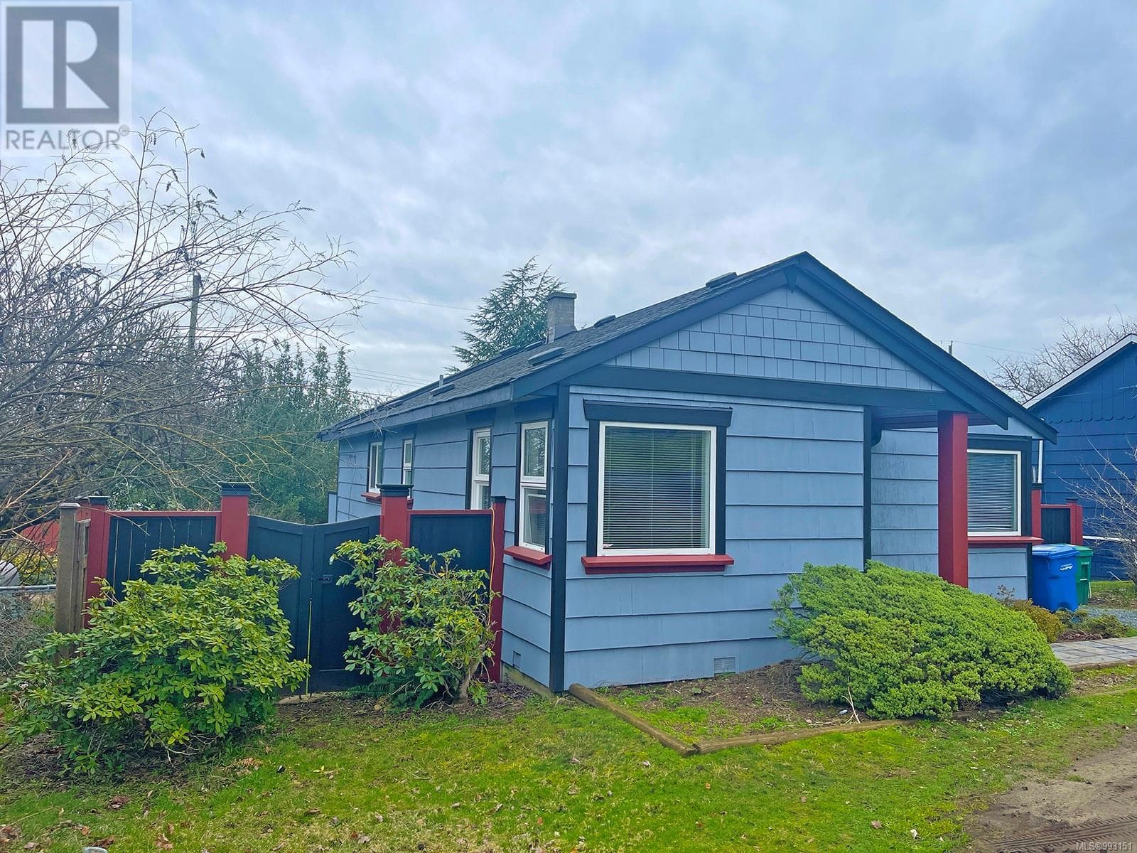 474 486 WAKESIAH AVENUE, Vancouver Island