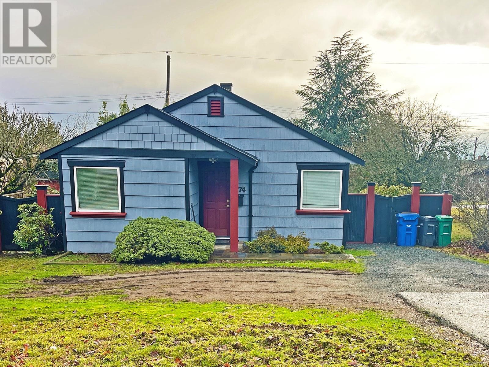 474 486 WAKESIAH AVENUE, Vancouver Island — photo 2