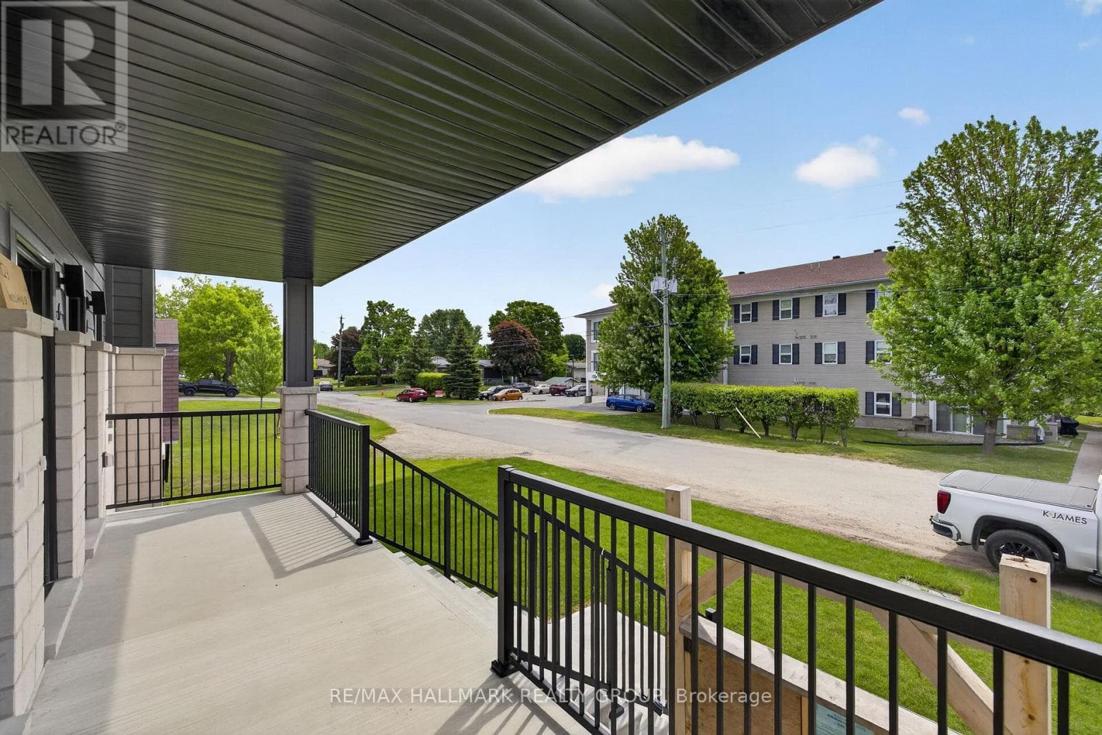 100 WELLAND STREET — photo 3