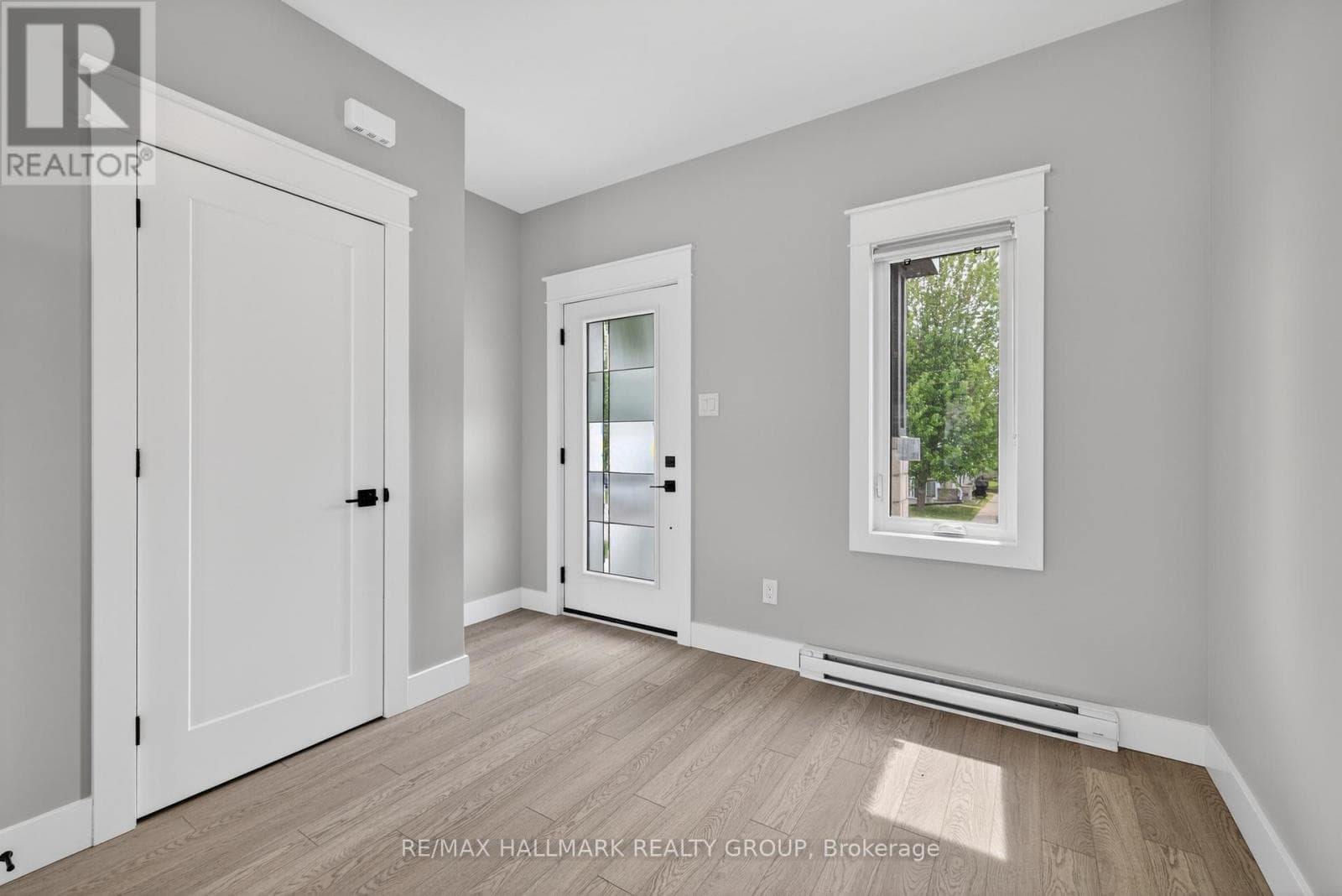 100 WELLAND STREET — photo 5