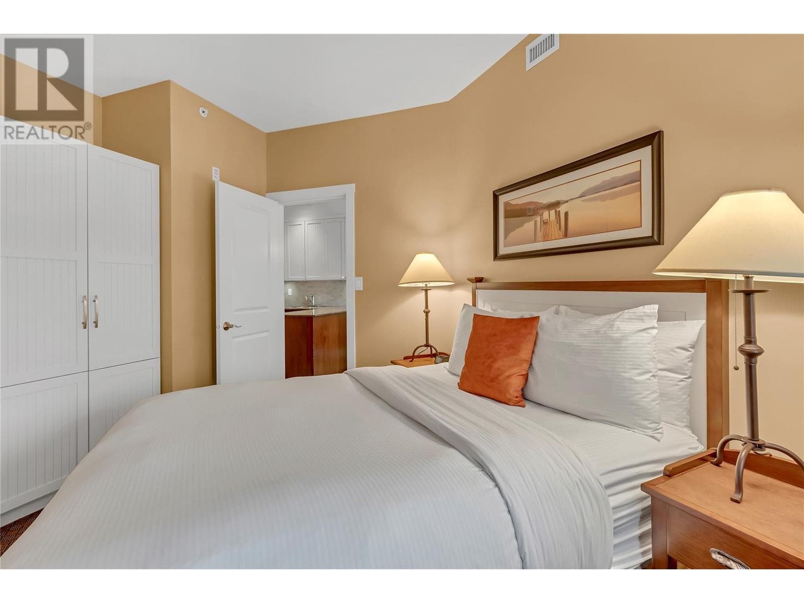 12811 Lakeshore Drive South Unit# 631, Interior REALTORS® — photo 5