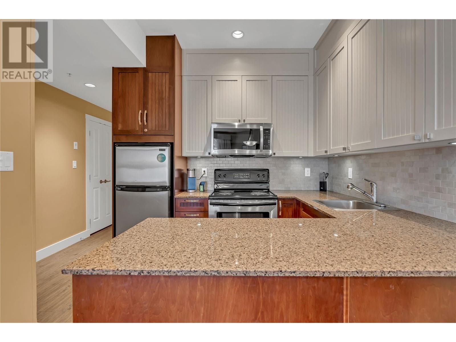 12811 Lakeshore Drive South Unit# 631, Interior REALTORS® — photo 3