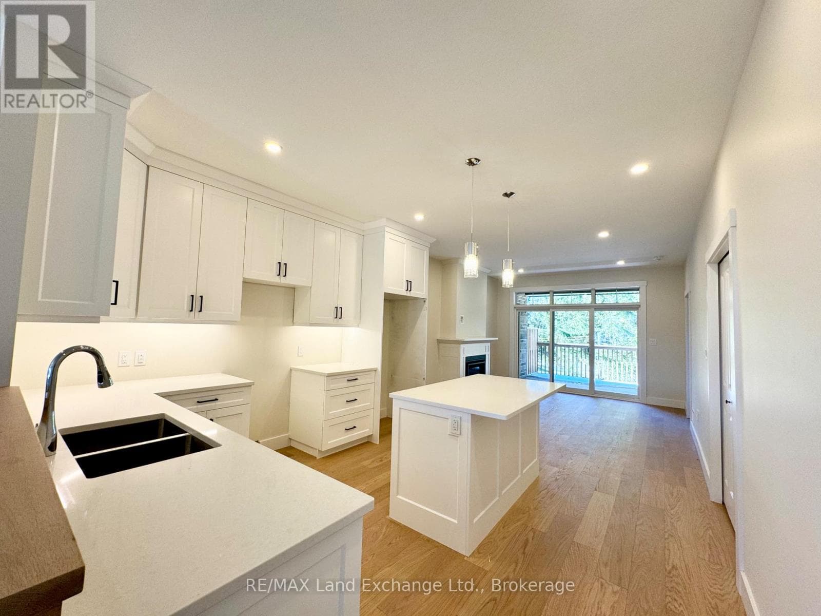 11 NYAH COURT, OnePoint — photo 3