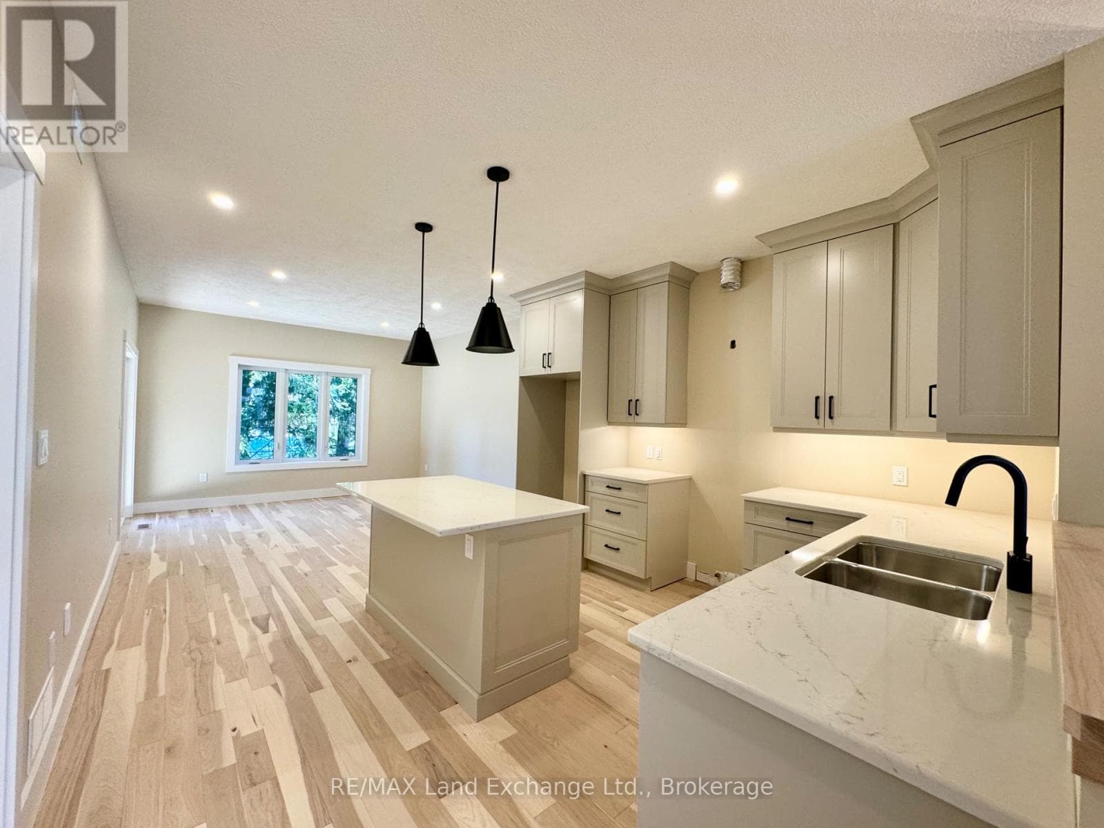 15 NYAH COURT, OnePoint — photo 4