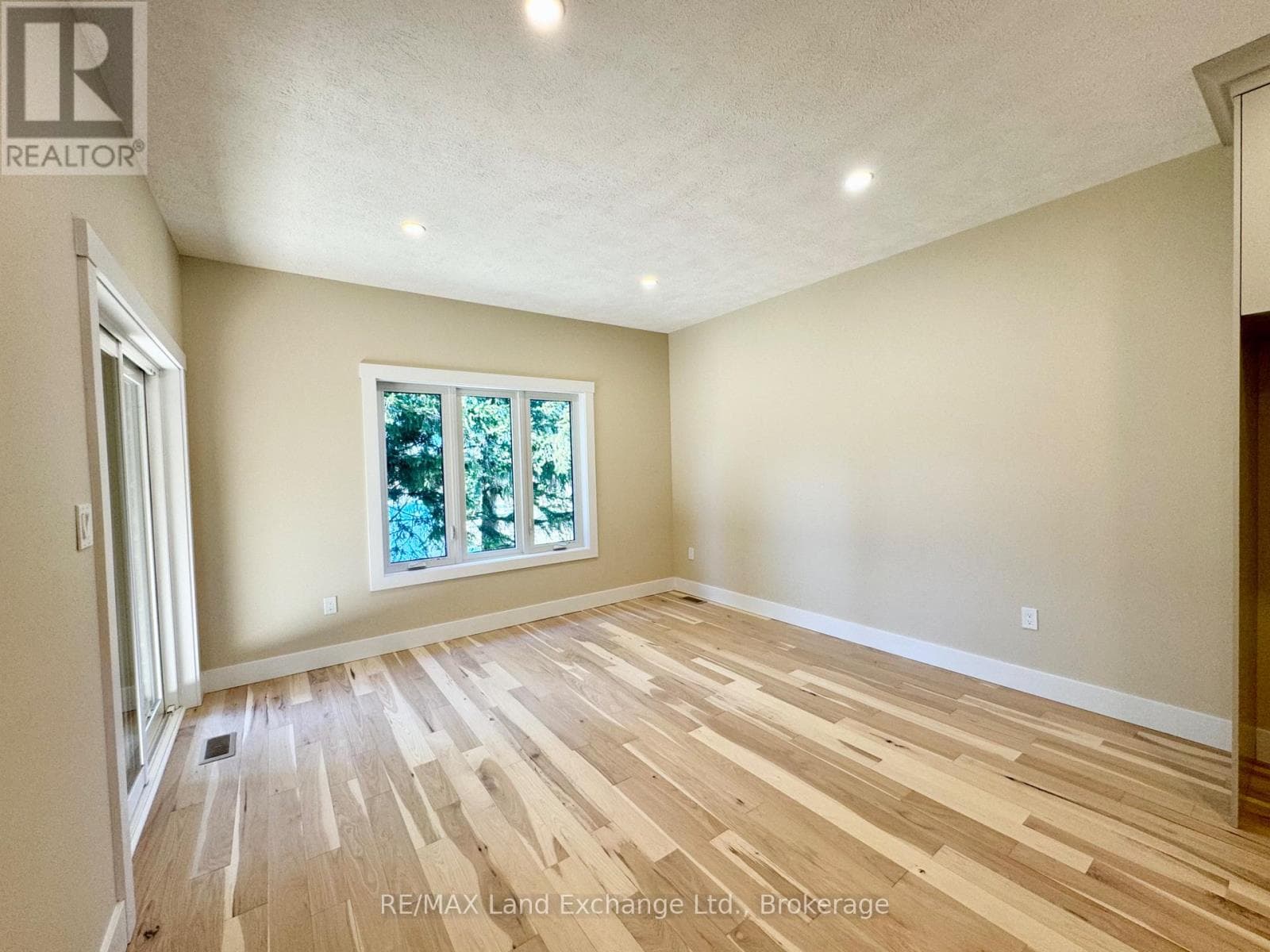15 NYAH COURT, OnePoint — photo 5