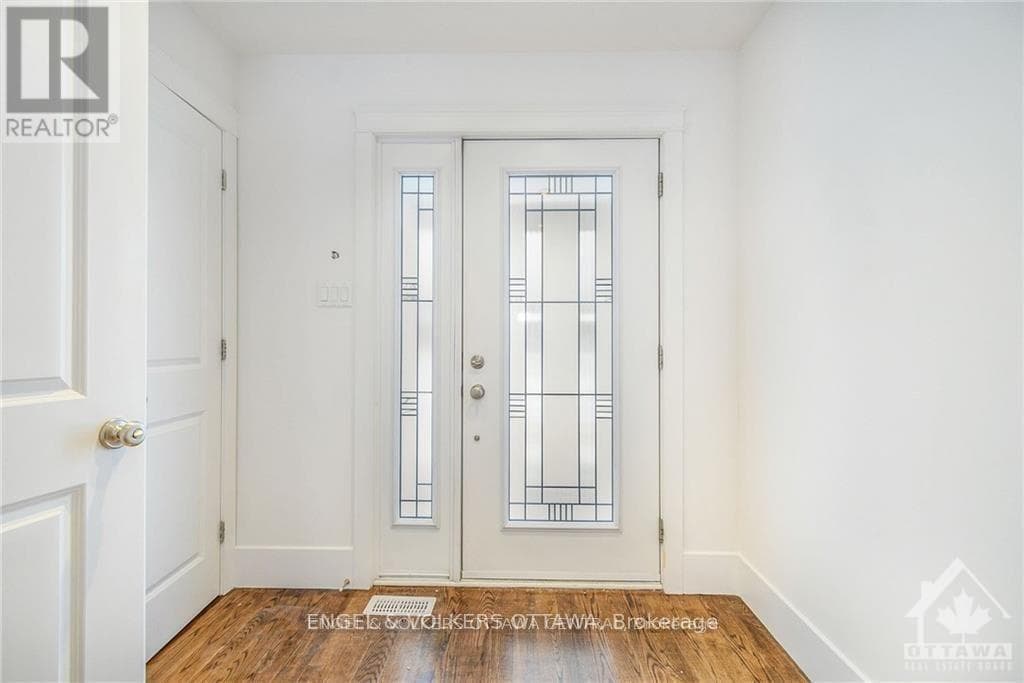 109 MONTAUK, Ottawa — photo 4