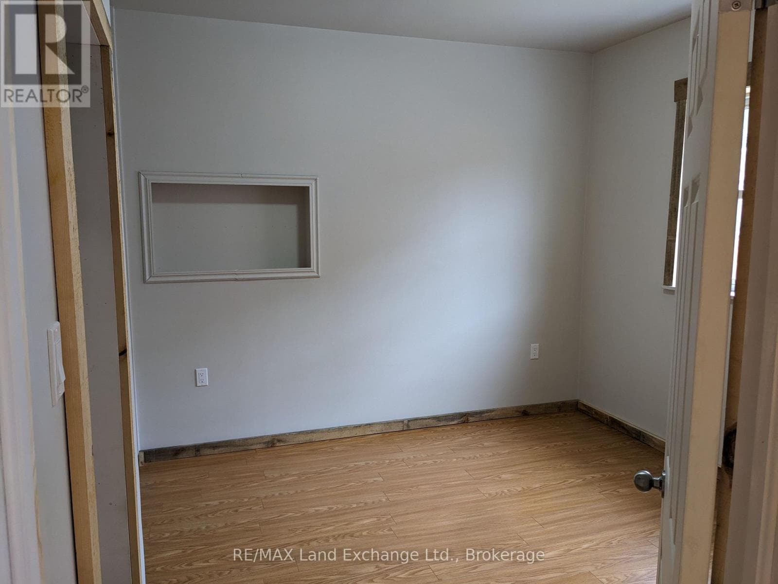 428 QUEEN STREET SOUTH, OnePoint — photo 4