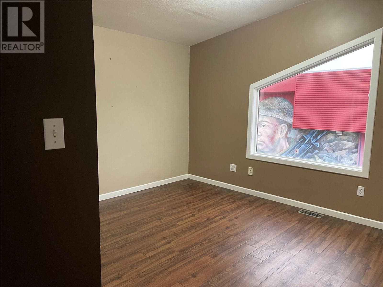 3202 32 Avenue Unit# C, Interior REALTORS® — photo 2