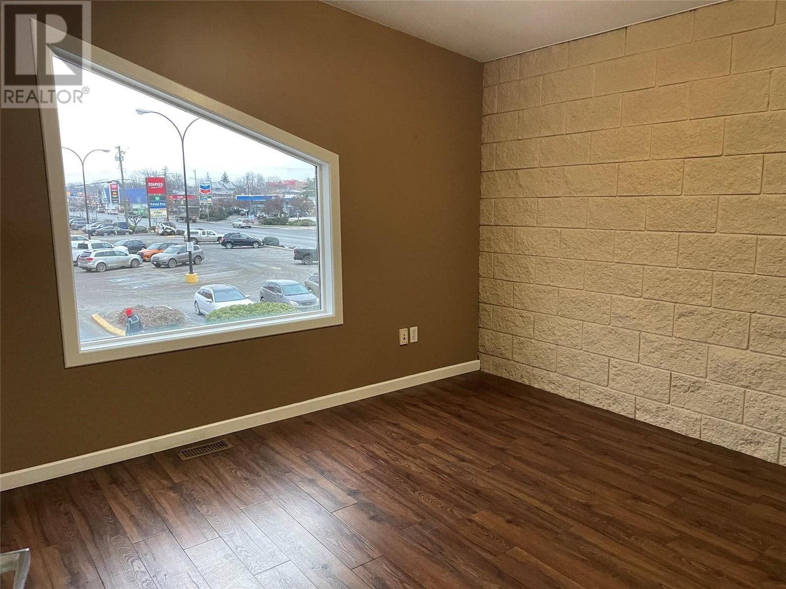 3202 32 Avenue Unit# C, Interior REALTORS® — photo 3