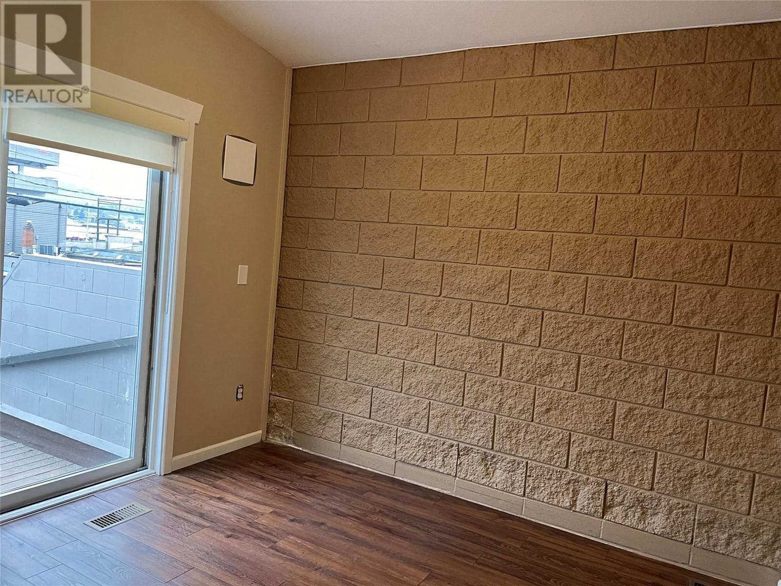 3202 32 Avenue Unit# C, Interior REALTORS® — photo 5