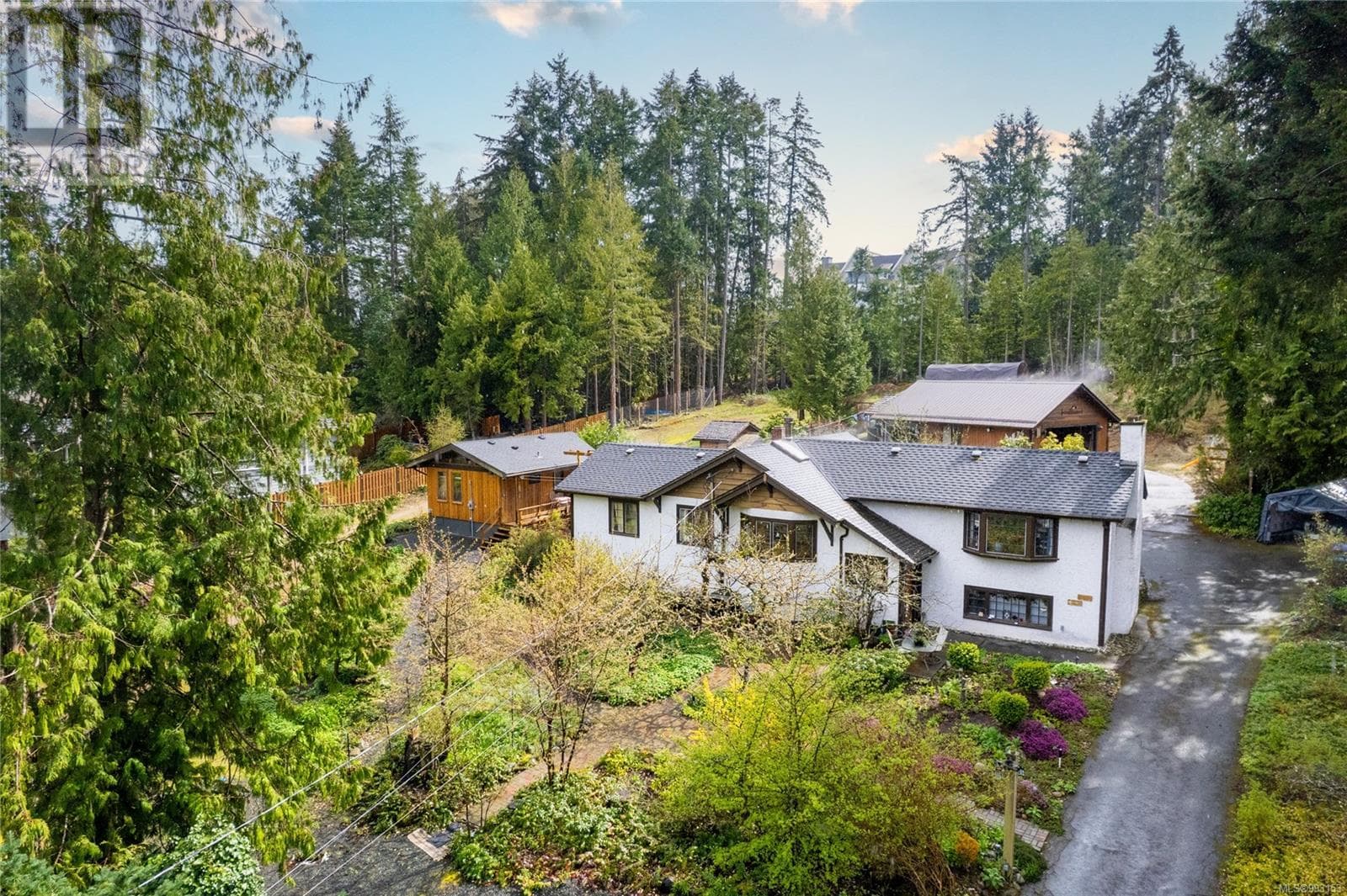 218 SUNNINGDALE ROAD EAST, Vancouver Island — photo 2