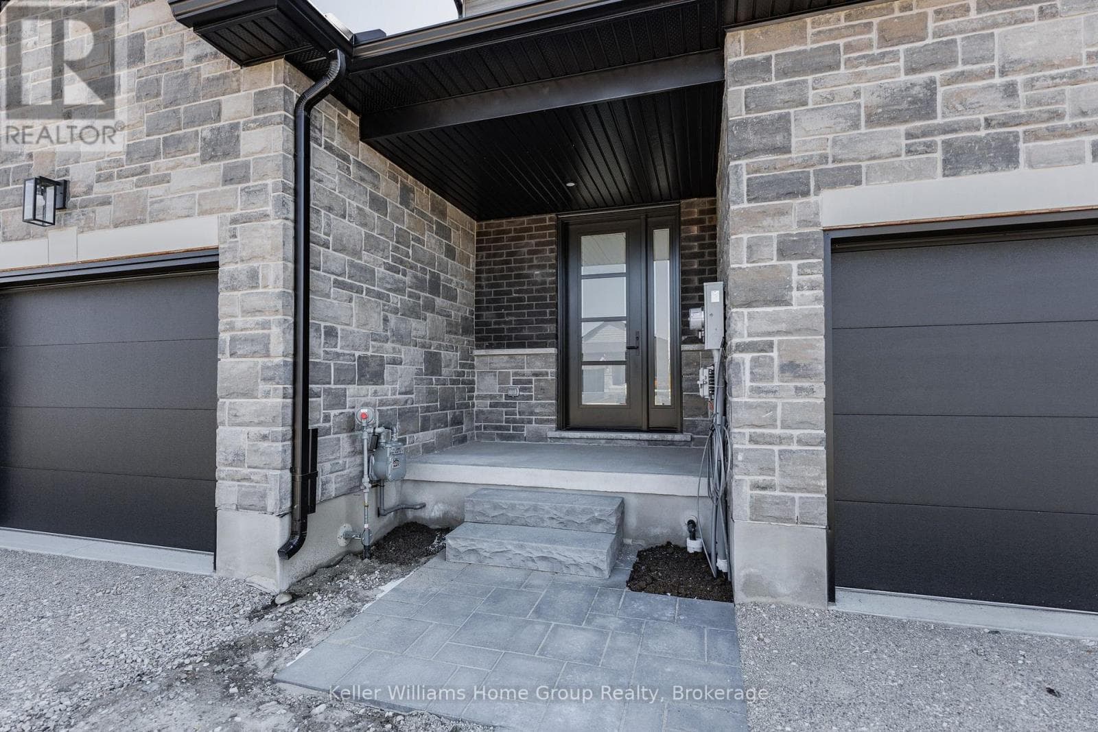 25 HALLS DRIVE — photo 4