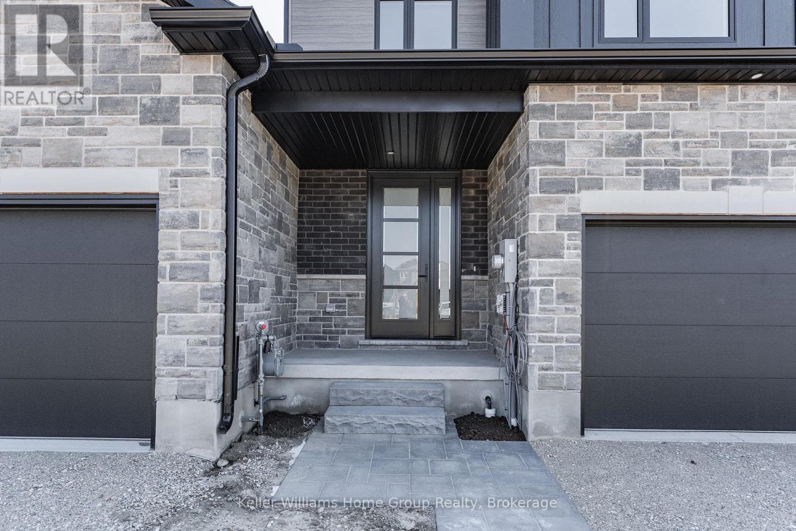 31 HALLS DRIVE — photo 4