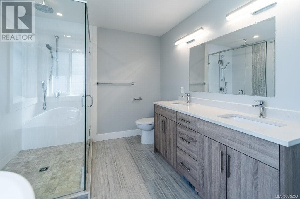4462 TYNDALL AVENUE, Victoria — photo 2
