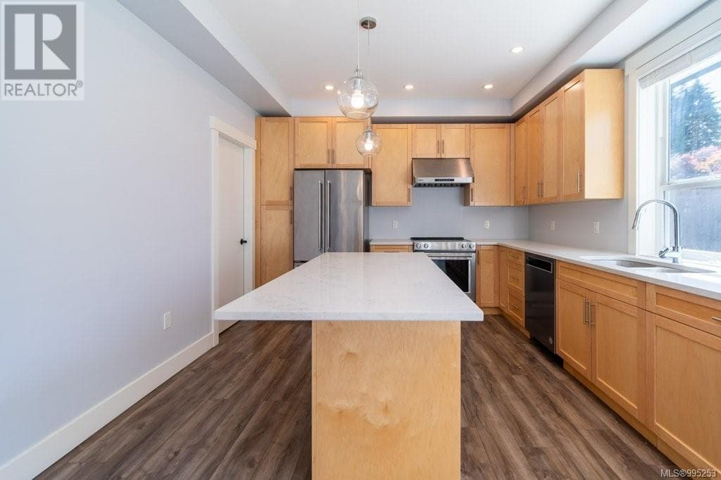 4462 TYNDALL AVENUE, Victoria — photo 3
