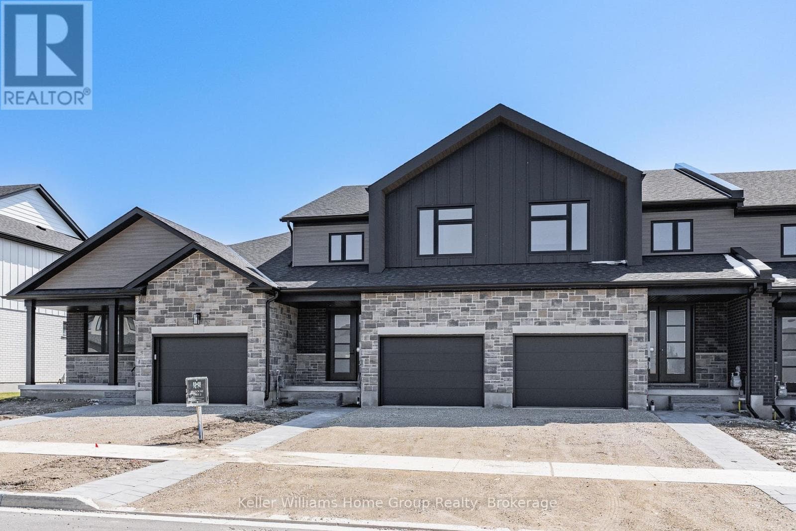 25 HALLS DRIVE — photo 2