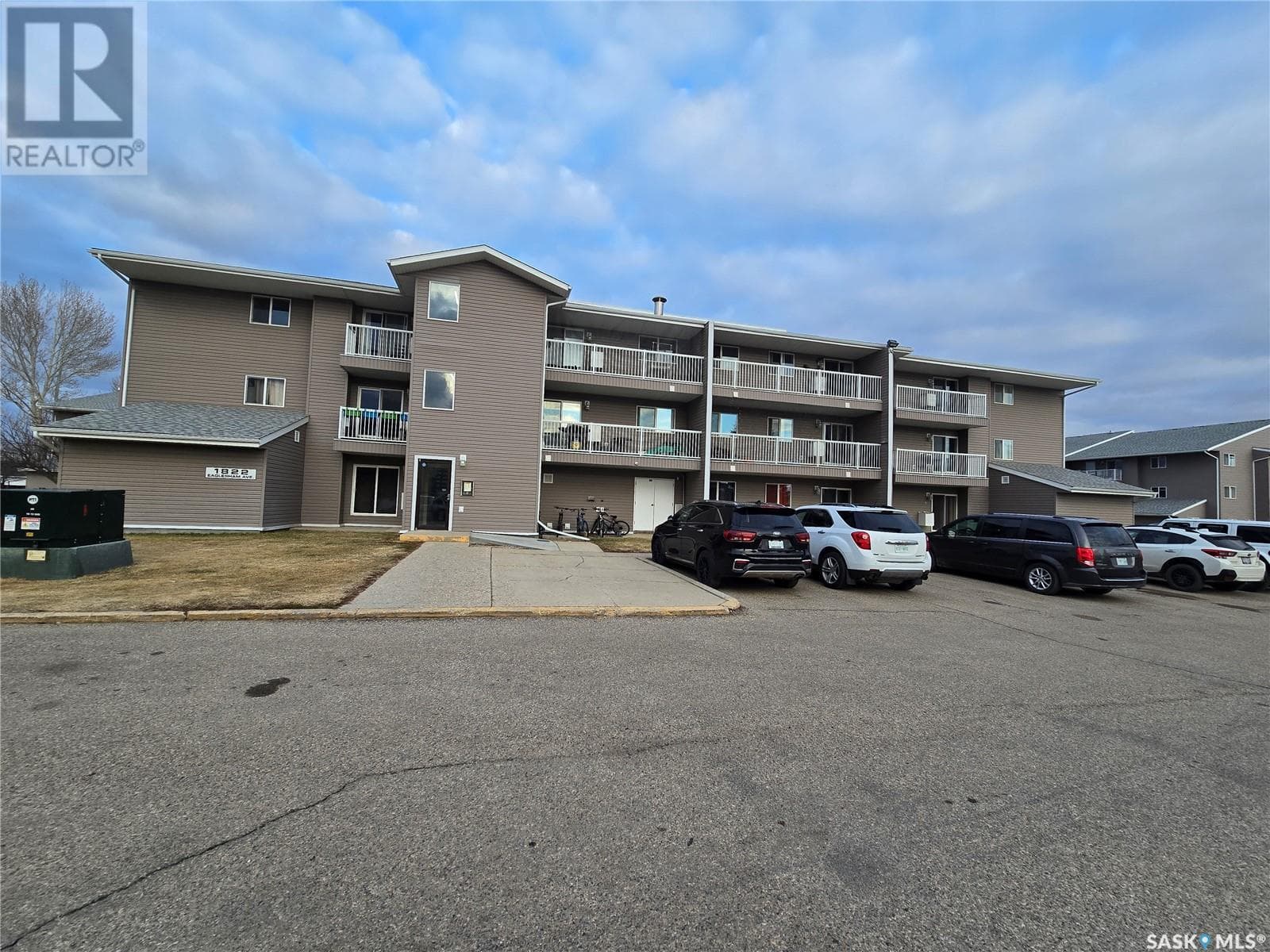 301 1822 EAGLESHAM AVENUE in 