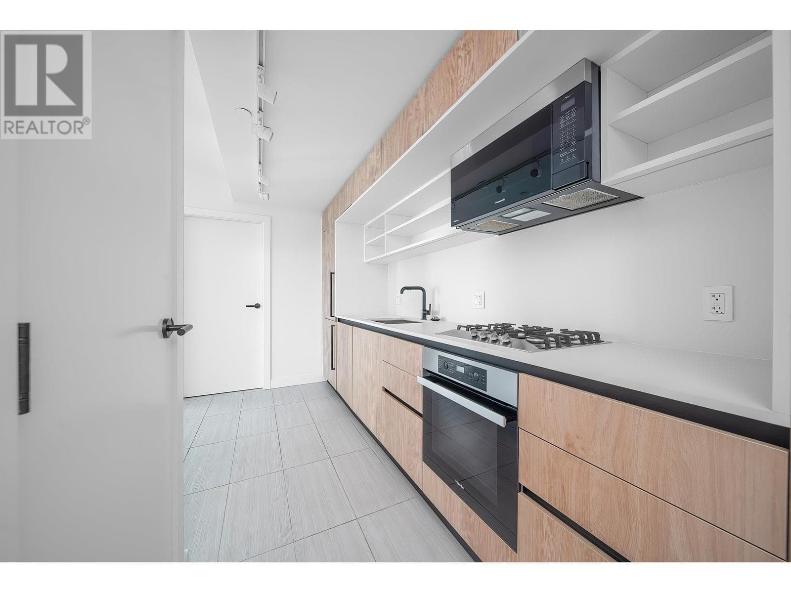 1009 5058 JOYCE STREET, Greater Vancouver — photo 2